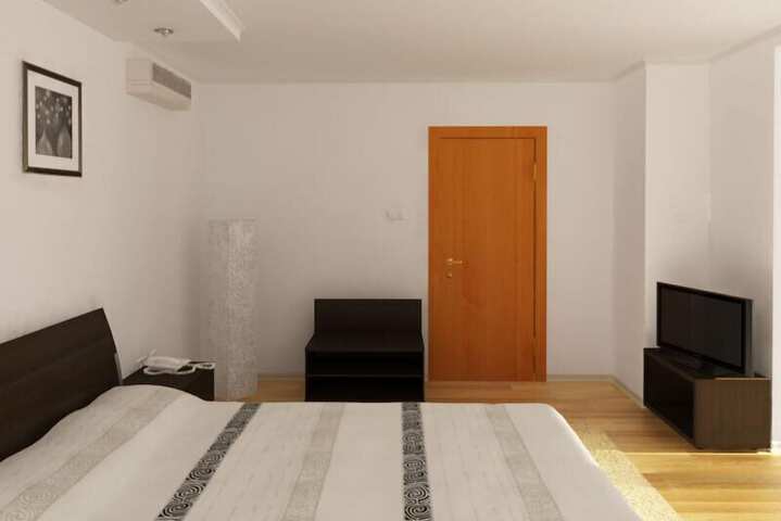 Room 30 of 44