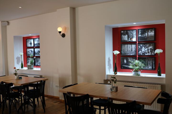 Dining 19 of 23