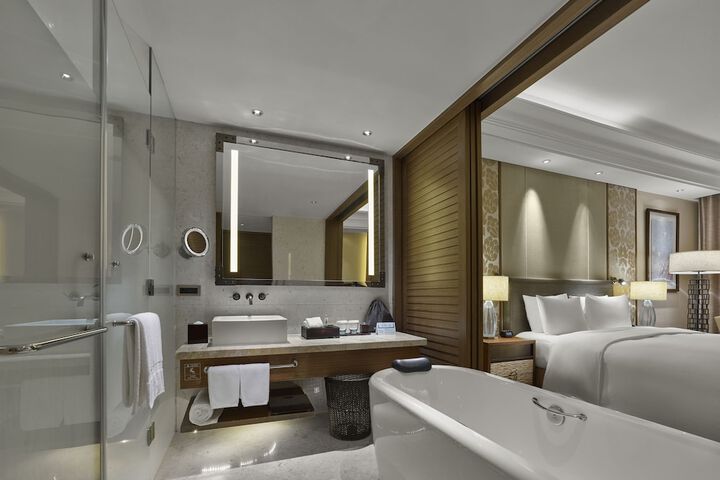 Room 51 of 109