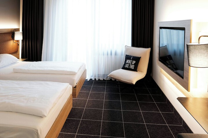 Room 18 of 74