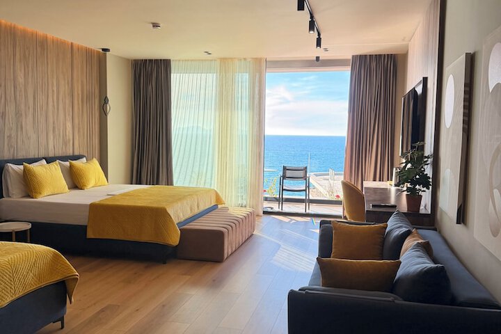 Room 33 of 80