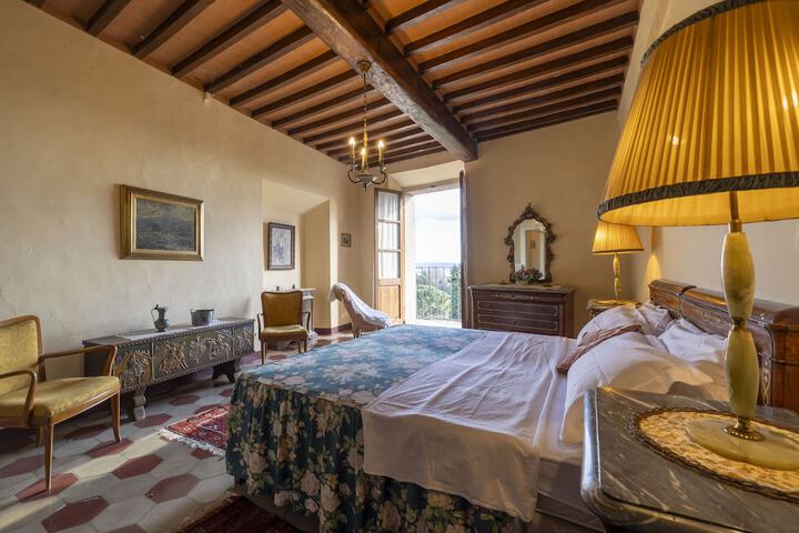 Room 3 of 49
