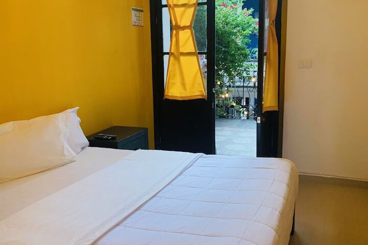 Room 13 of 37