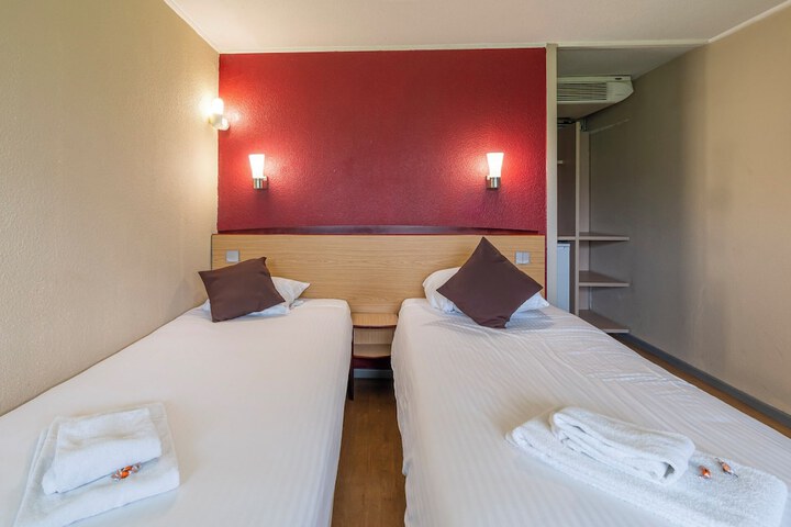 Room 32 of 52