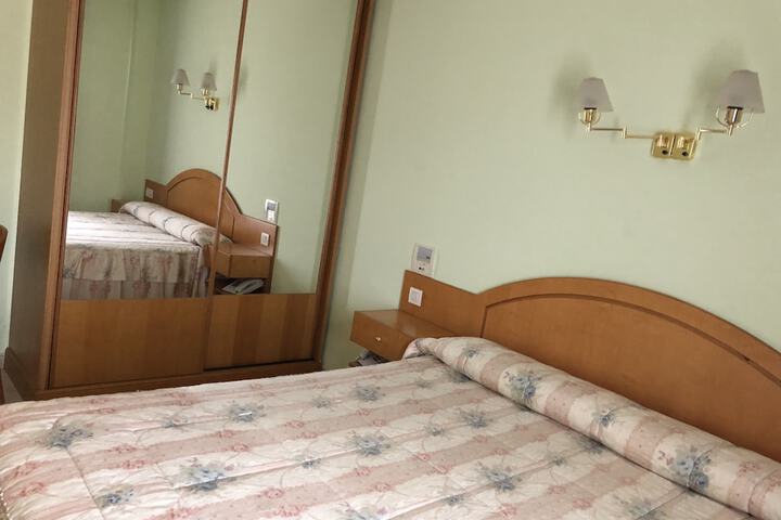 Room 8 of 16