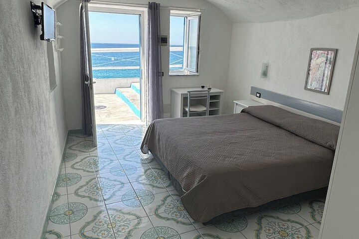 Room 4 of 38