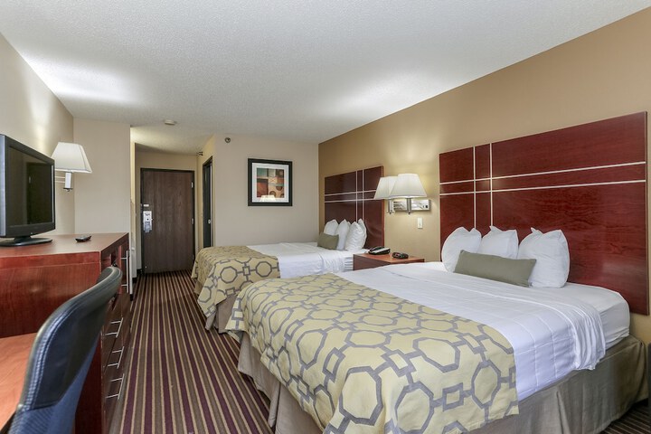 1 Queen Bed (7 of 16)