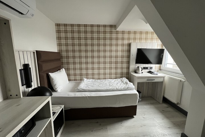 Room 7 of 23