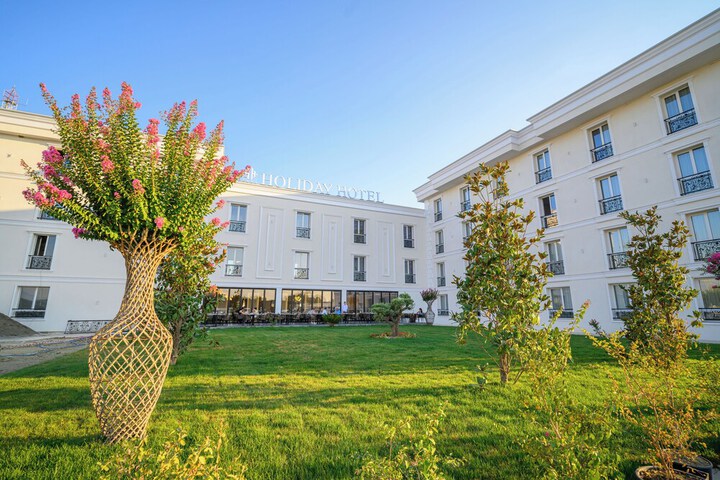 Hotel Exterior 50 of 53