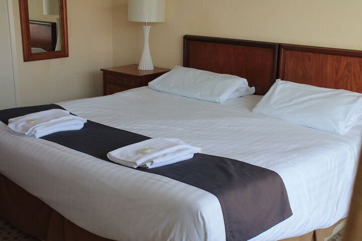 Room 4 of 42