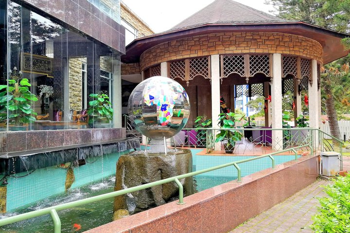 Entrance & Lobby