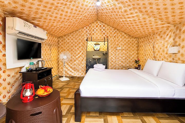 Room 6 of 28