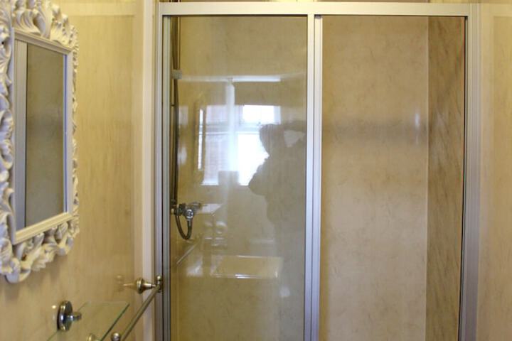 Room 78 of 106