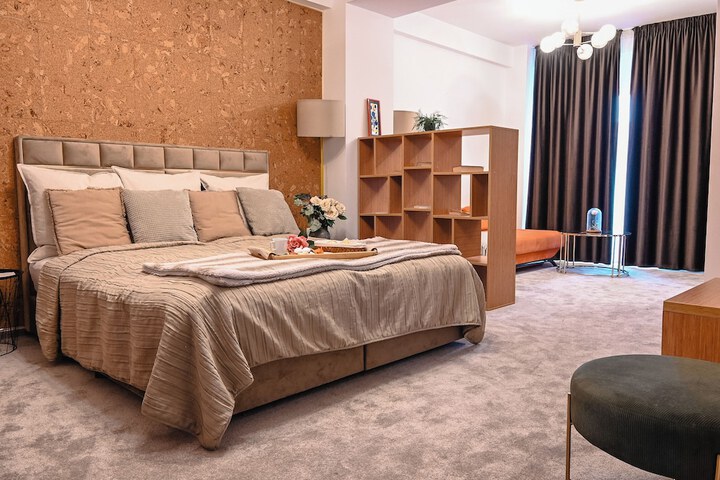 Room 2 of 18