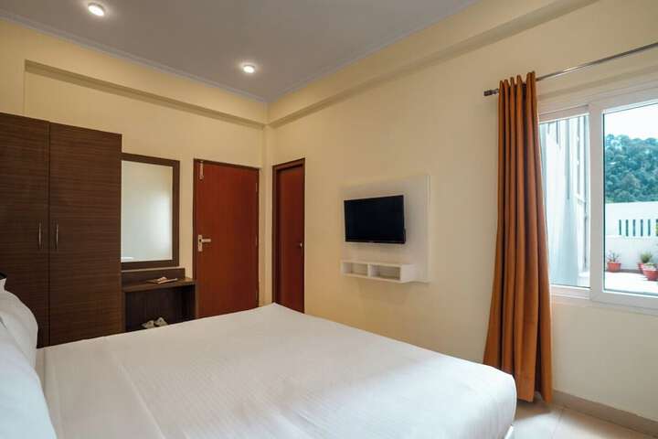 Room 9 of 25