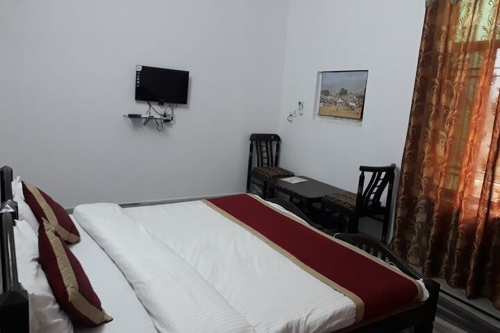 Room 5 of 40