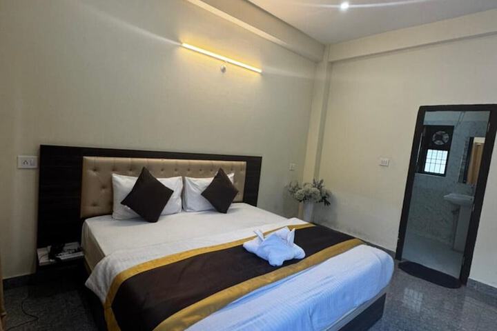 Room 6 of 11