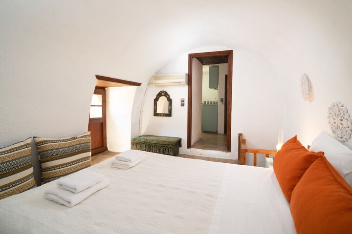 Room 4 of 33