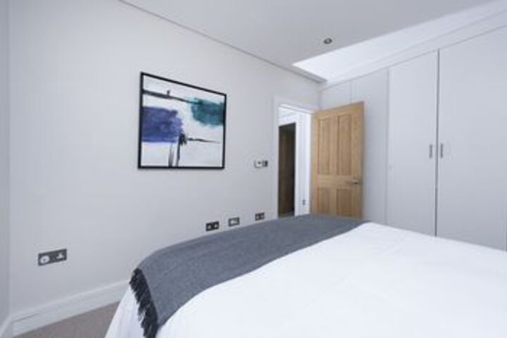 Room 11 of 30