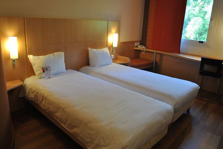 Room 6 of 51