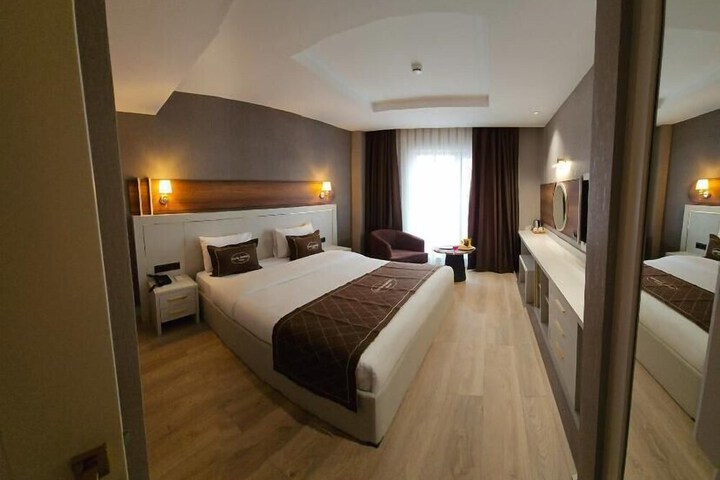 Room 8 of 76