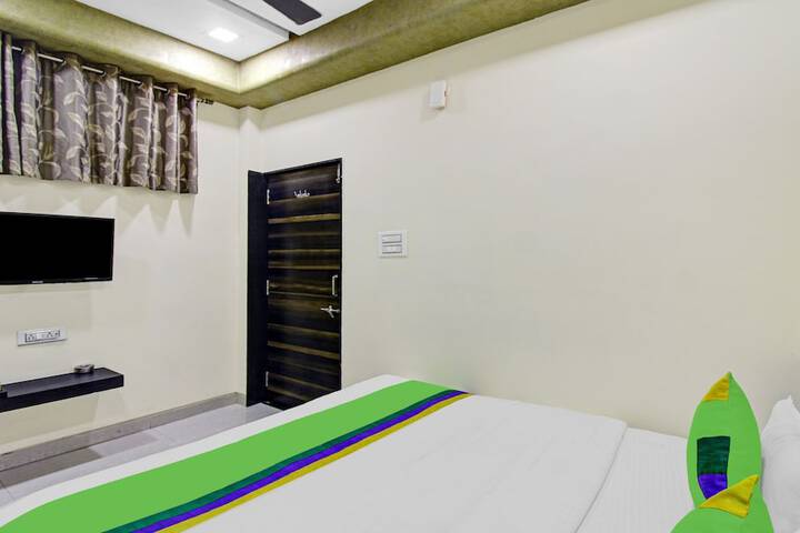 Room 12 of 28