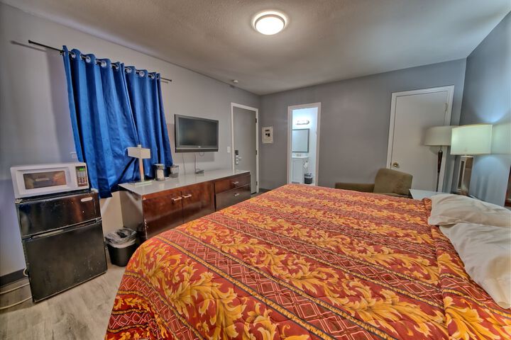 1 King Bed (17 of 24)