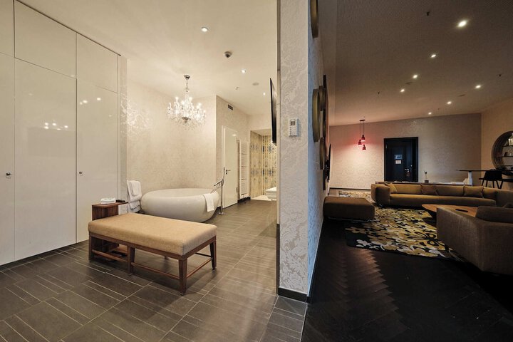 Room 80 of 142