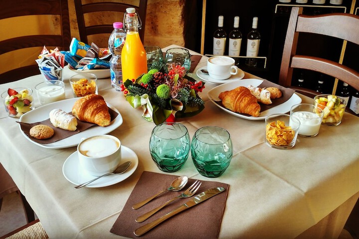 Breakfast/Coffee Service 27 of 42