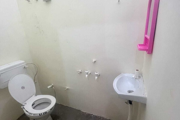 Room 6 of 7