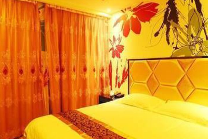 Room 5 of 9