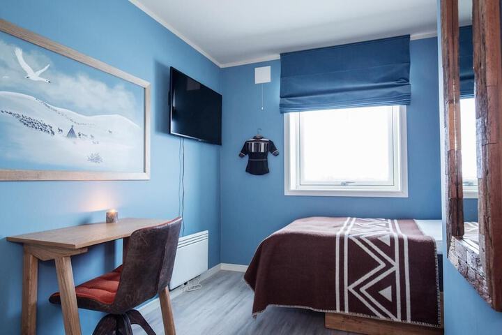 Room 8 of 38