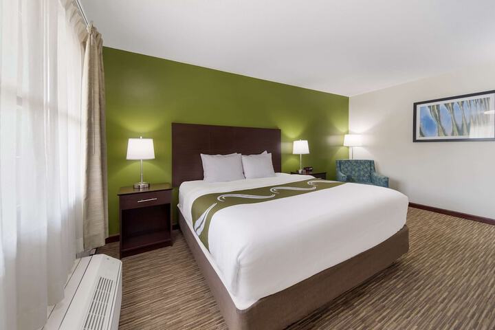 1 King Bed (8 of 8)