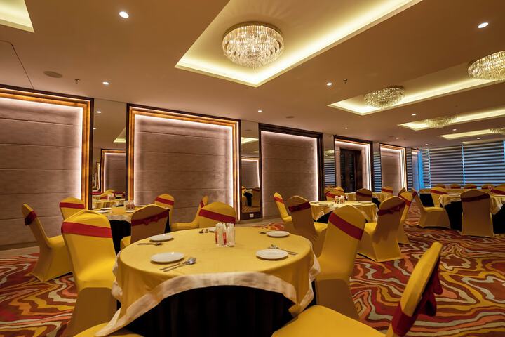 Ballroom/Hall 56 of 60