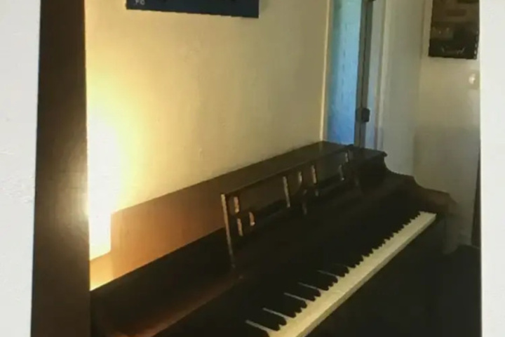 Room 6 of 11