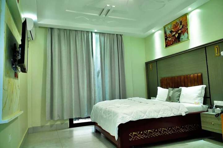 Room 12 of 29