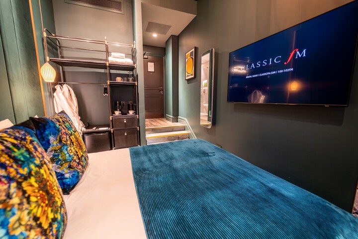 Room 4 of 44