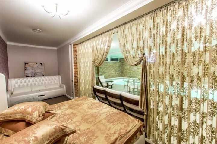 Room 3 of 33