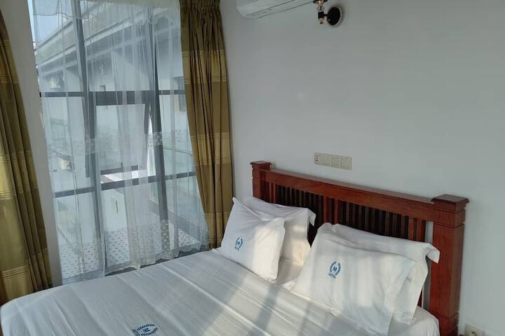 Room 4 of 25