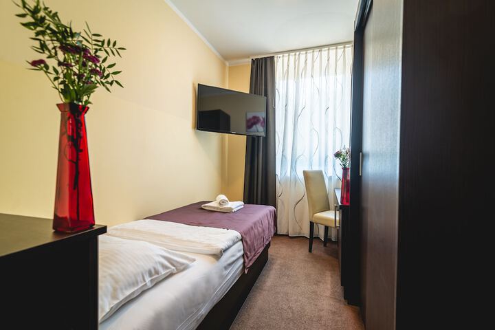Room 3 of 41