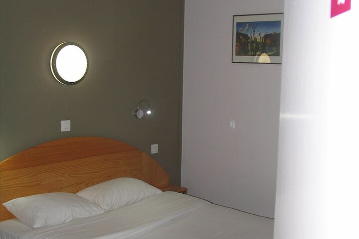 Room 6 of 20