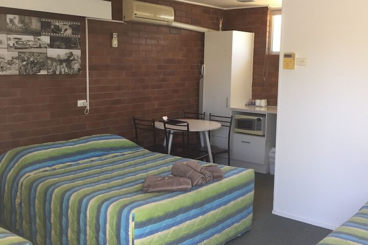 Room 4 of 16