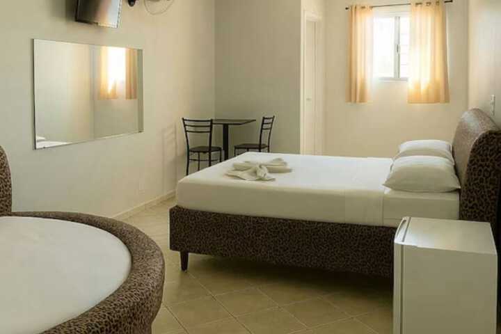 Room 6 of 13