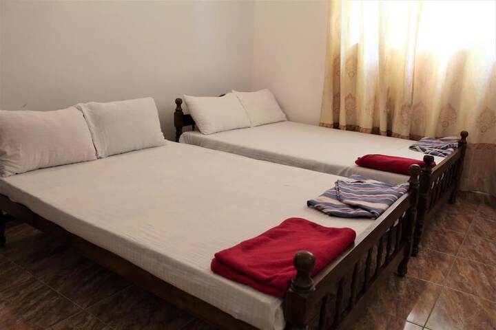Room 4 of 32