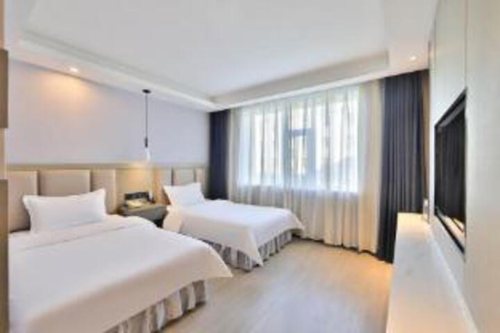 Room 5 of 6