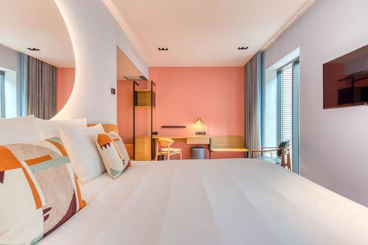 Room 5 of 28