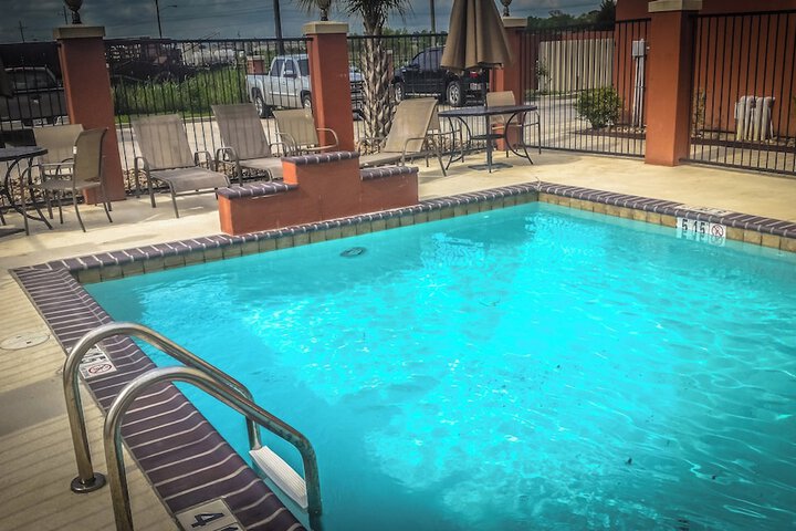 Pool 35 of 48