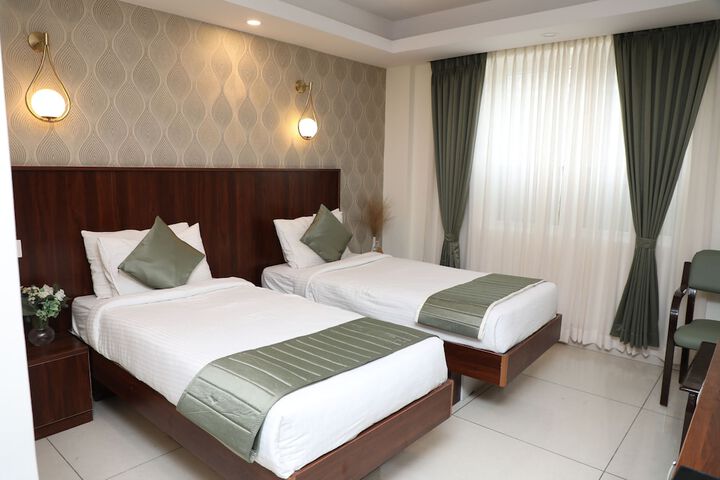 Room 6 of 34