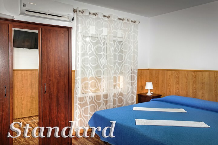 Room 4 of 38
