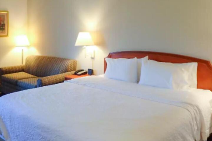 1 King Bed (34 of 46)